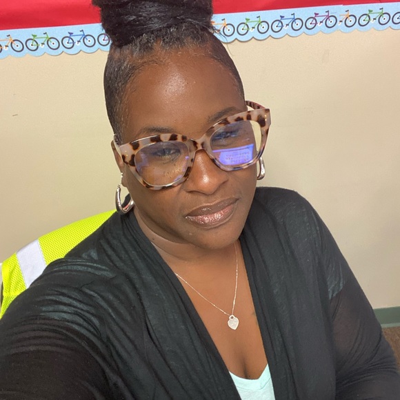 Meet your Posher, Kim - Picture 2 of 2